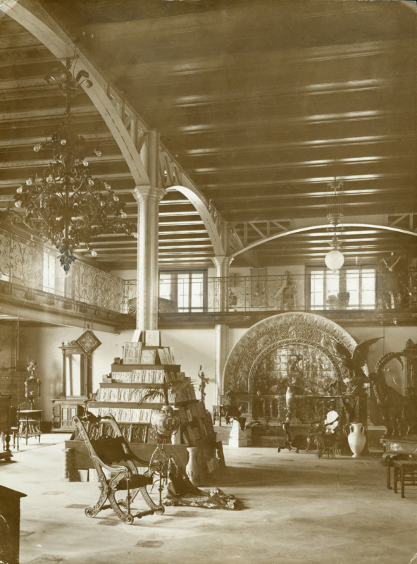 Bern, Kornhaus, Muster- und Modellsammlung, Ausstellungsraum mit Galerie (heute Stadtsaal), nach dem Umbau, um 1898, Foto: Staatsarchiv des Kantons Bern, T.B Orte 985