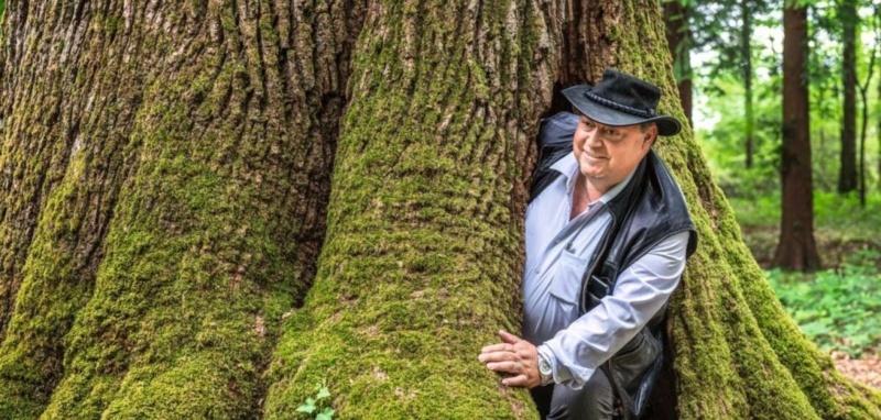 Holzspezialist Jakob Röthlisberger erzählt, wie er Bäume auswählt.